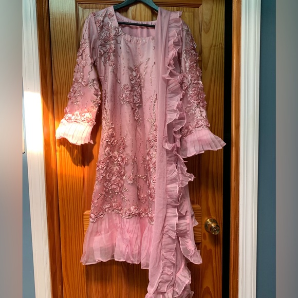 Pink salwar kameez with ruffle dupatta - Picture 3 of 4